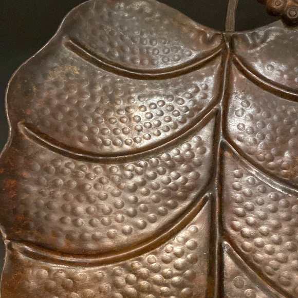 Bronze color metal grape leaf decorative table decor made in India 16x11” - Picture 4 of 8